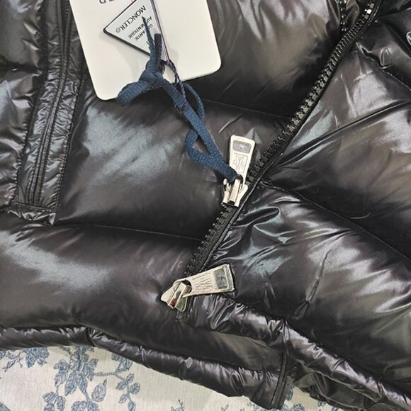 Moncler Padded Logo-Patch Down Jacket Gilet - Picture 7 of 9